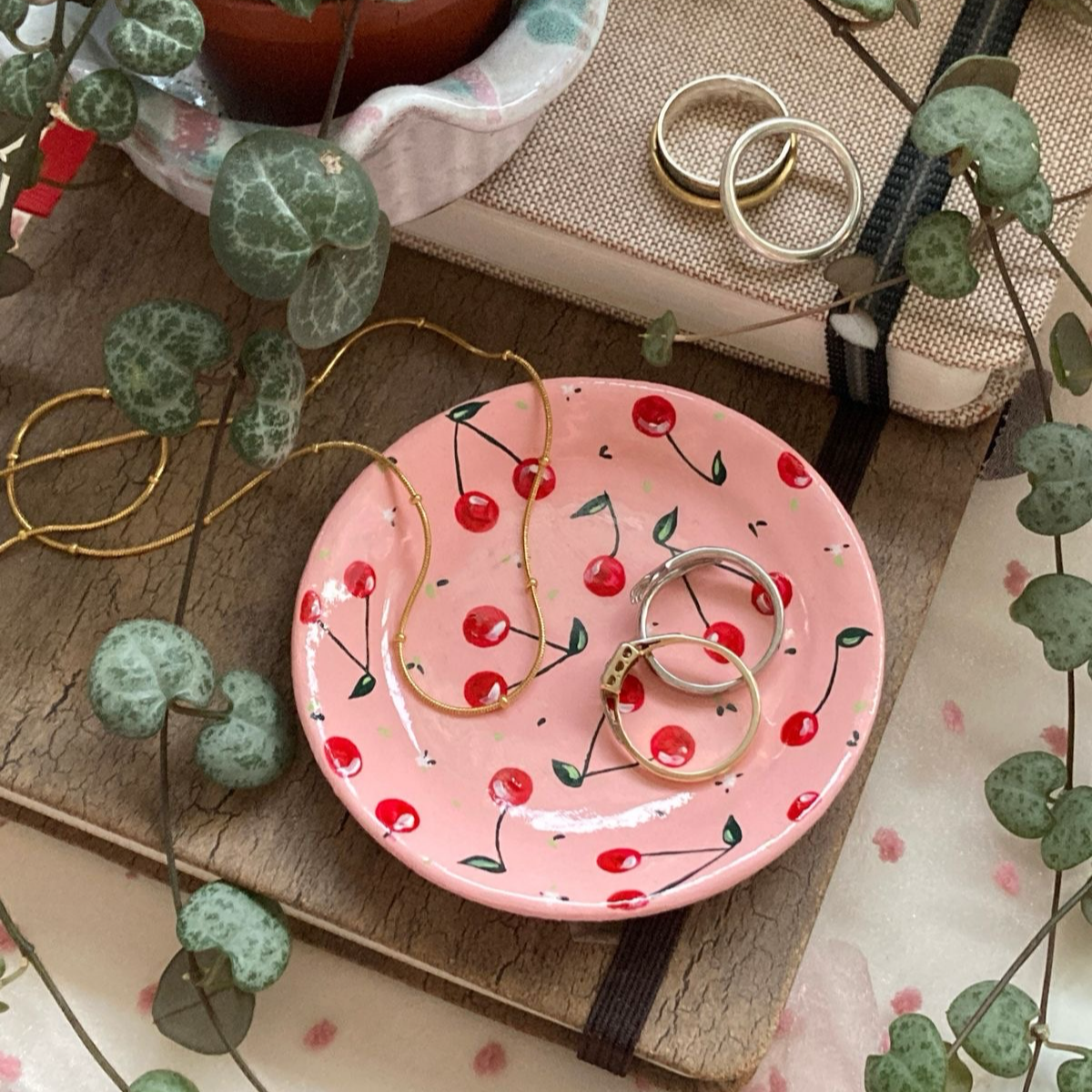 Hand-paint your own jewellery dish, sip & chat