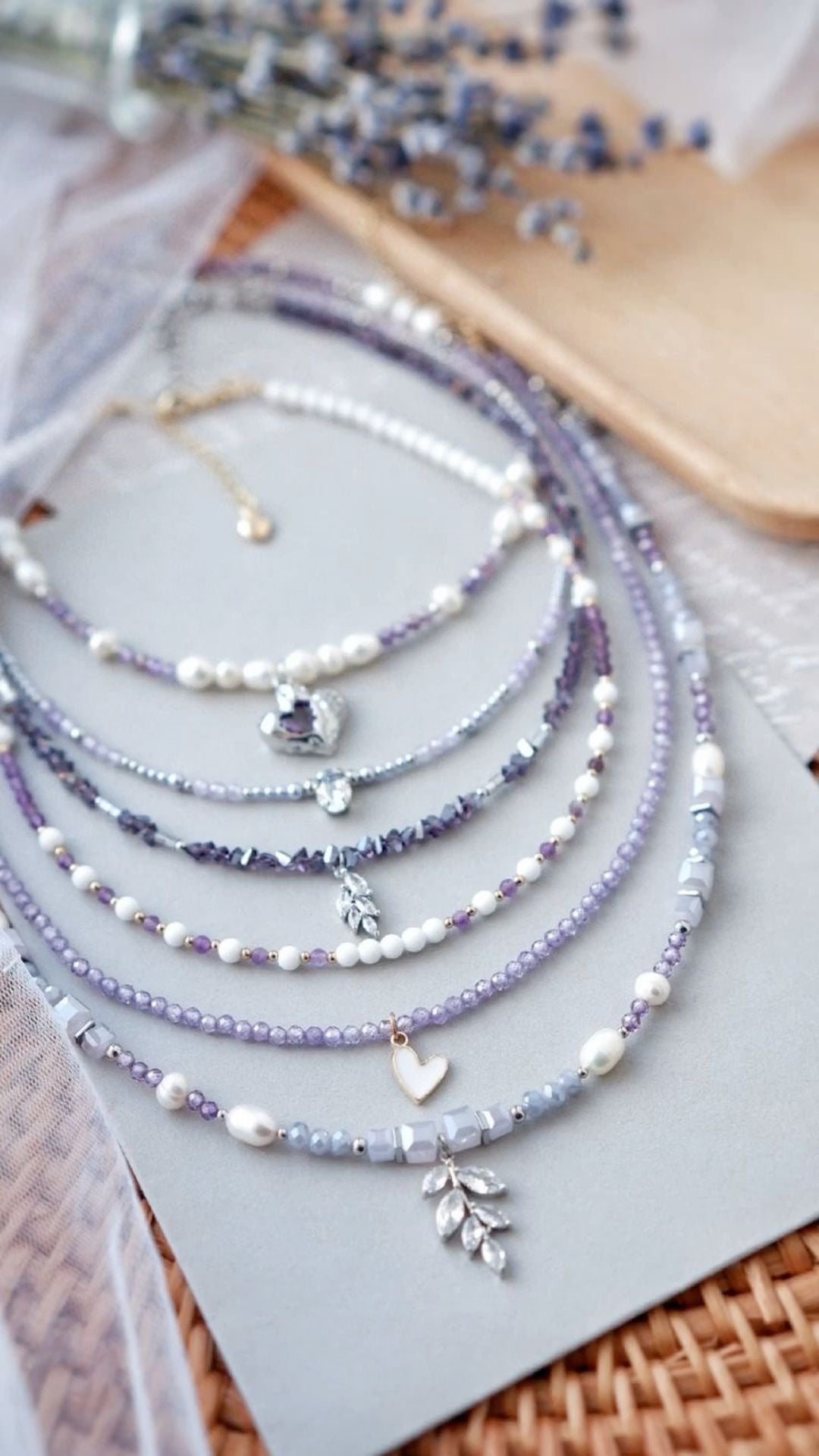 Design your own necklace/bracelet/anklet and meet like-minded friends!