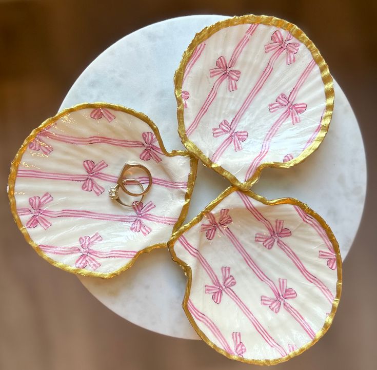 Hand-paint your own jewellery dish, sip & chat