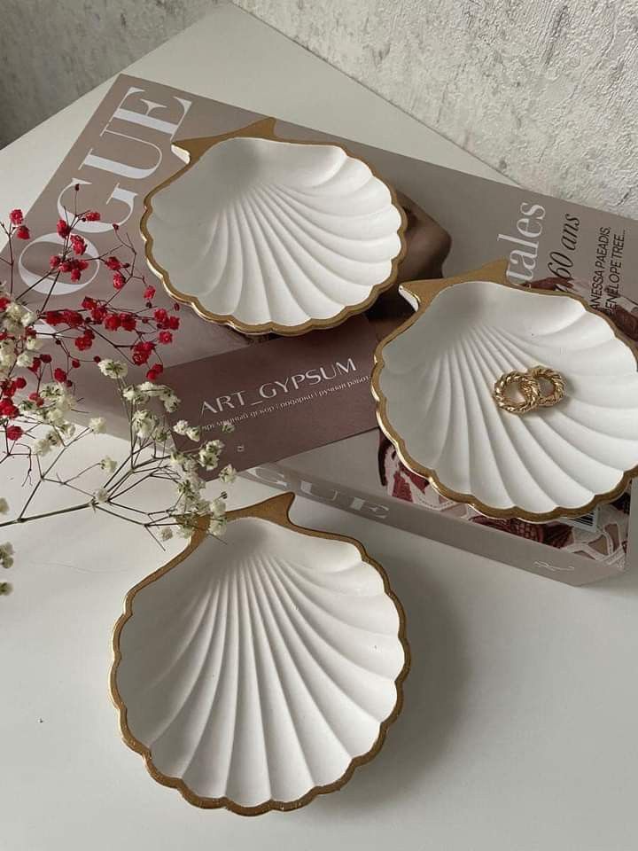 Hand-paint your own jewellery dish, sip & chat