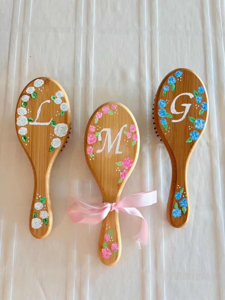 Design your own hair brush, sip and make new friends!