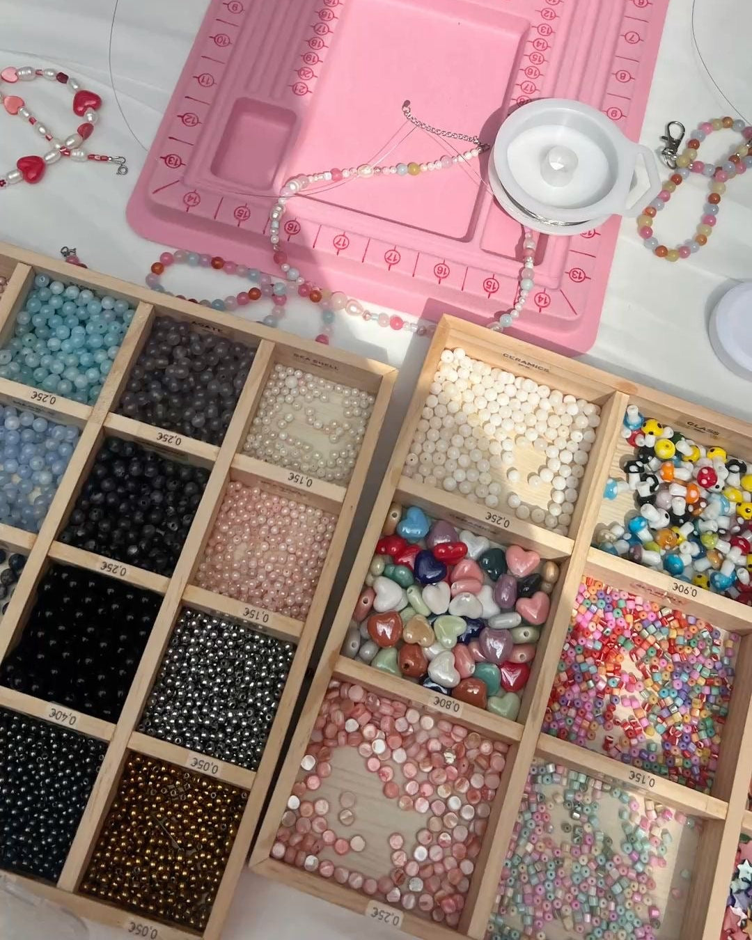Design your own necklace/bracelet/anklet and meet like-minded friends!