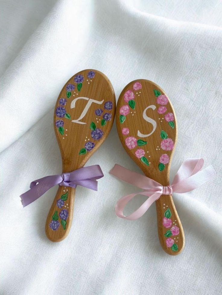 Design your own hair brush, sip and make new friends!