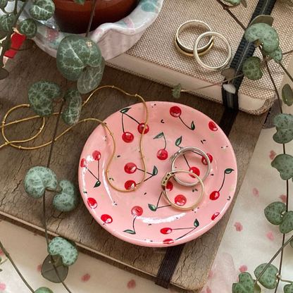 Hand-paint your own jewellery dish, sip & chat