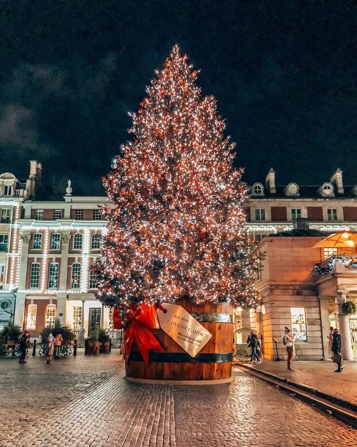 🎨 Gals Escape: Xmas lights , Covent Garden, Trafalgar Square, Goodie bags & Stroll  🎁✨