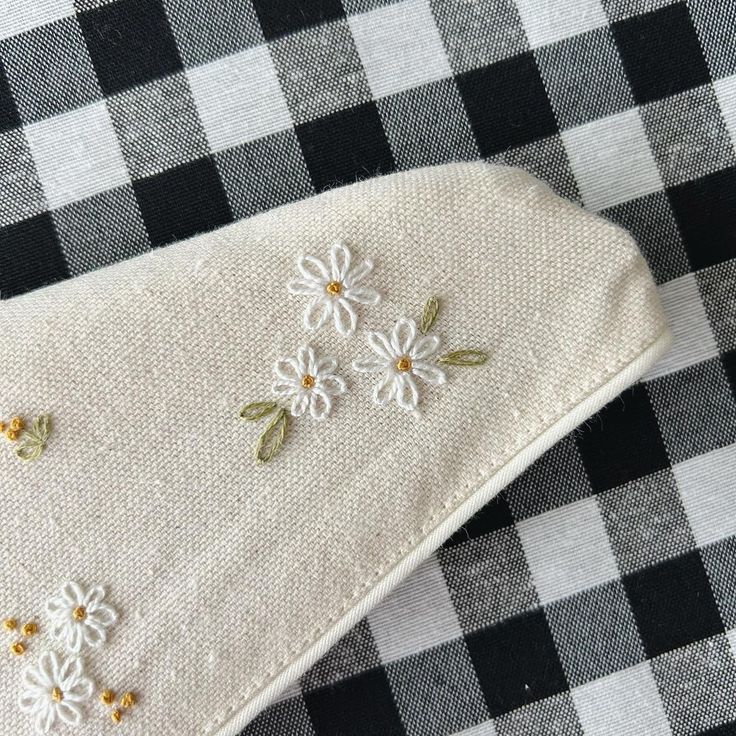 Embroider your own beauty bag, sip & meet new friends!