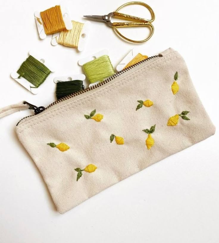 Embroider your own beauty bag, sip & meet new friends!