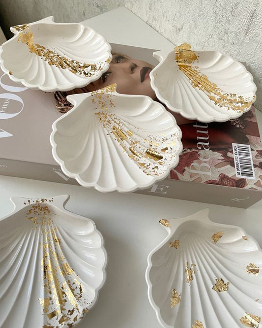 Hand-paint your own jewellery dish, sip & chat