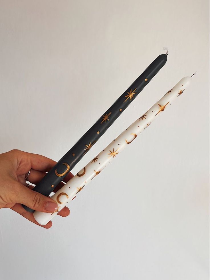 HALLOWEEN PARTY 👻🎃🎉: Candle painting and plenty of spooky surprises for a super fun night!