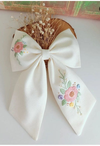 Embroider your own hair accessory, sip & meet new friends!