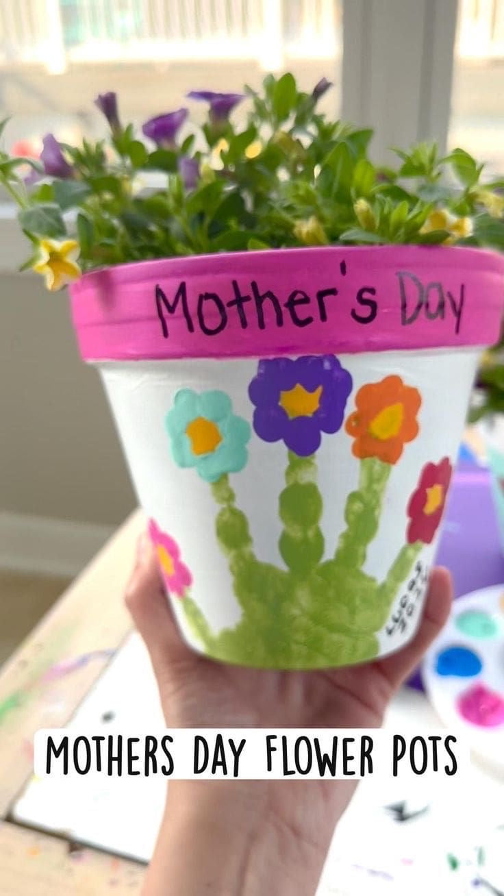 🌸 Mother’s Day Babies & Paint - Decorate a beautiful flower pot with your baby's fingerprints, sip & meet other mums and their little ones!
