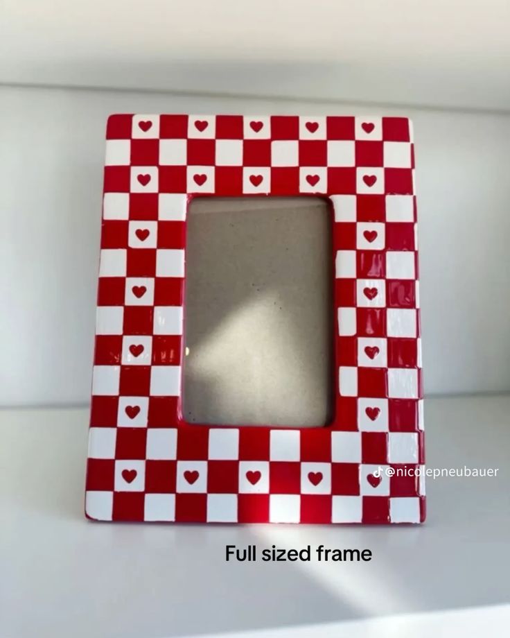 SUMMER PARTY - CREATE & QUIZ NIGHT: Design your own summer memories picture frame, sip and meet new friends!