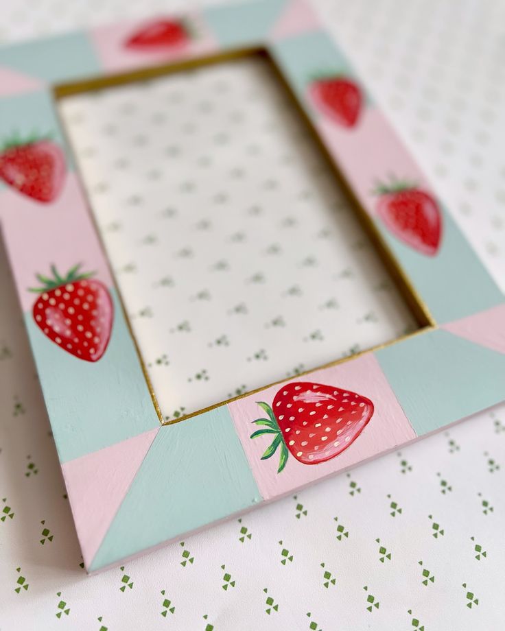SUMMER PARTY - CREATE & QUIZ NIGHT: Design your own summer memories picture frame, sip and meet new friends!