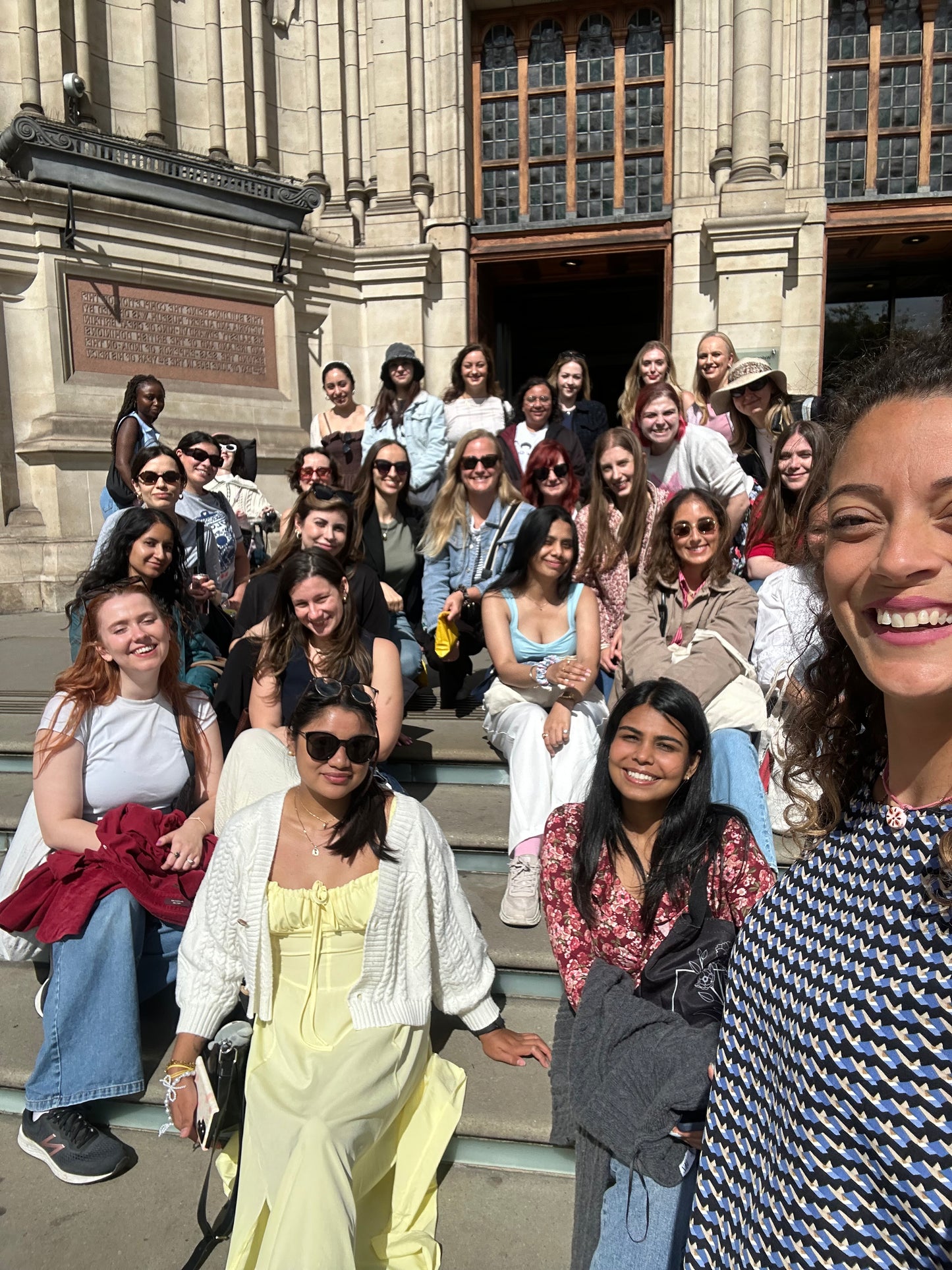 🎨 Gals Escape: Xmas lights , Xmas markets, Goodie bags & Stroll  🎁✨