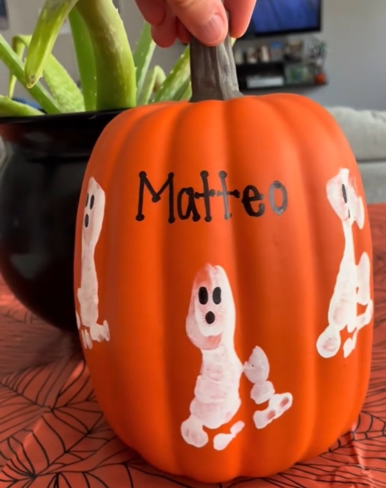 Babies & Paint - Halloween Party 👻🎃🕷️ Create a beautiful pumpkin keepsake, sip & meet other mums and their little ones!