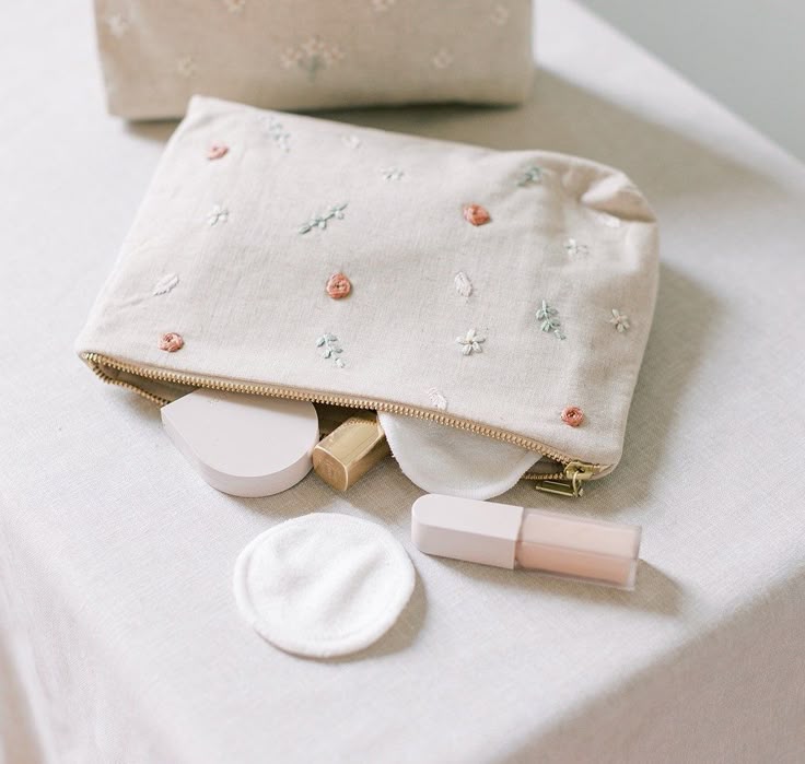 Embroider your own beauty bag, sip & meet new friends!