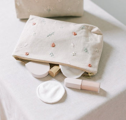 Embroider your own beauty bag, sip & meet new friends!