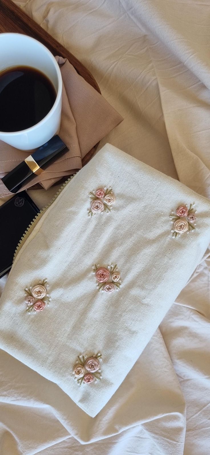 Embroider your own beauty bag, sip & meet new friends!