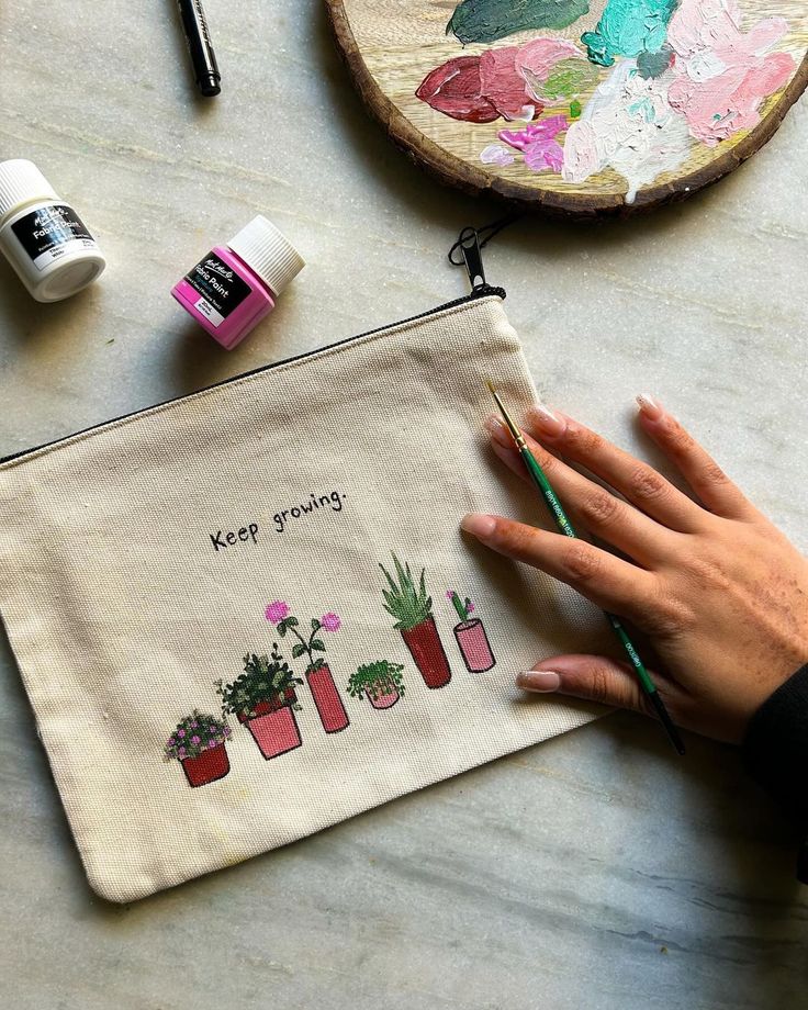 Hand-paint your own glamorous beauty bag, sip and meet like-minded gals!