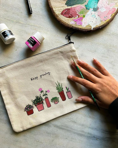 Hand-paint your own glamorous beauty bag, sip and meet like-minded gals!