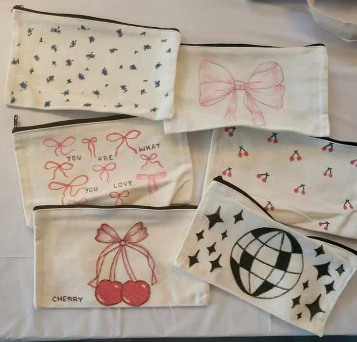 Hand-paint your own glamorous beauty bag, sip and meet like-minded gals!