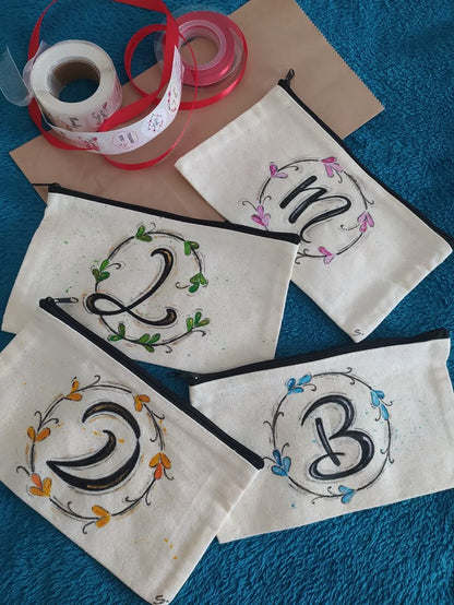 Hand-paint your own glamorous beauty bag, sip and meet like-minded gals!