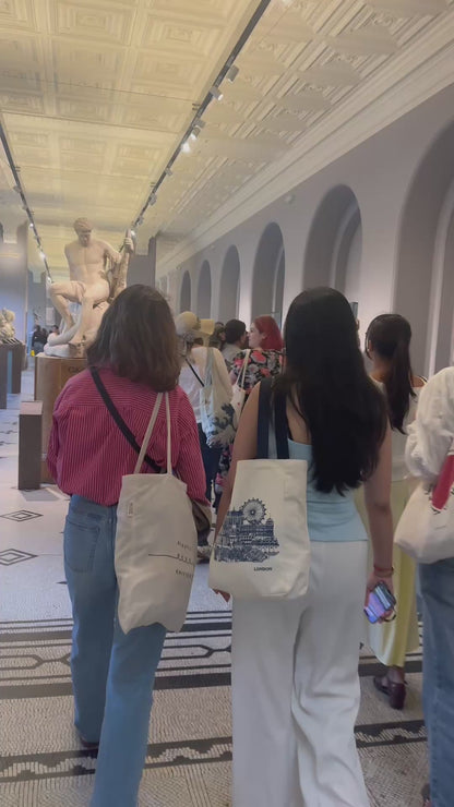 🎨 Gals Escape: Xmas lights , Xmas markets, Goodie bags & Stroll  🎁✨